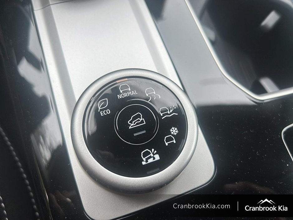 2025 Mitsubishi OUTLANDER ES-15