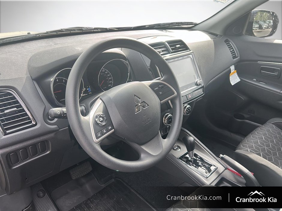 2025 Mitsubishi RVR ES-8