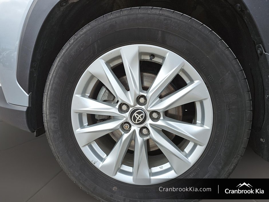 2022 Toyota COROLLA CROSS BASE-6