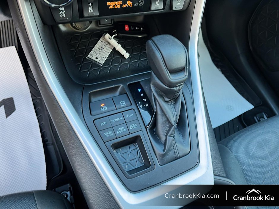 2022 Toyota RAV4 XLE-13