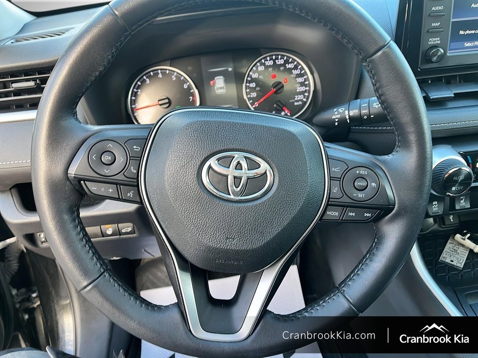 2022 Toyota RAV4 XLE-10