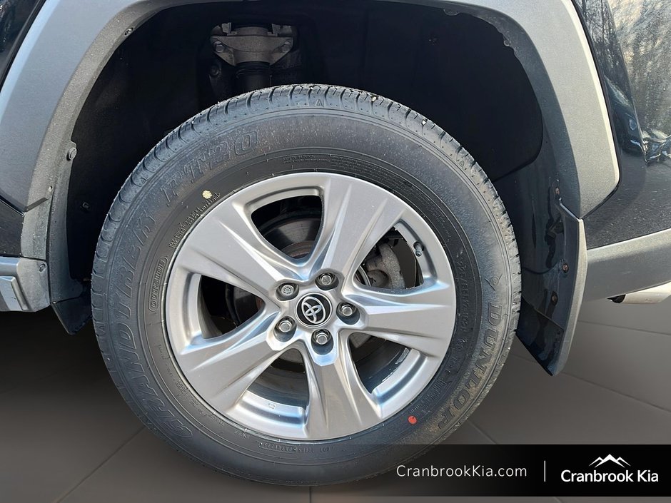 2022 Toyota RAV4 XLE-6