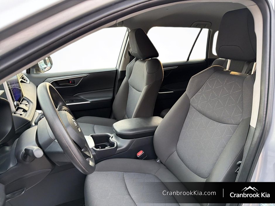 2025 Toyota RAV4 LE-8