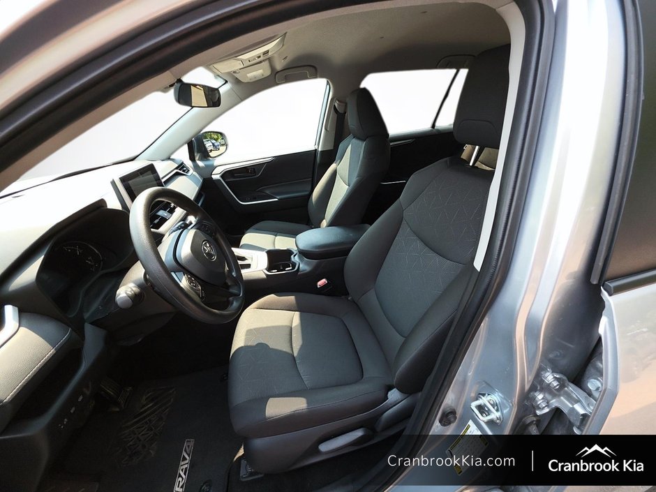 2025 Toyota RAV4 LE-8