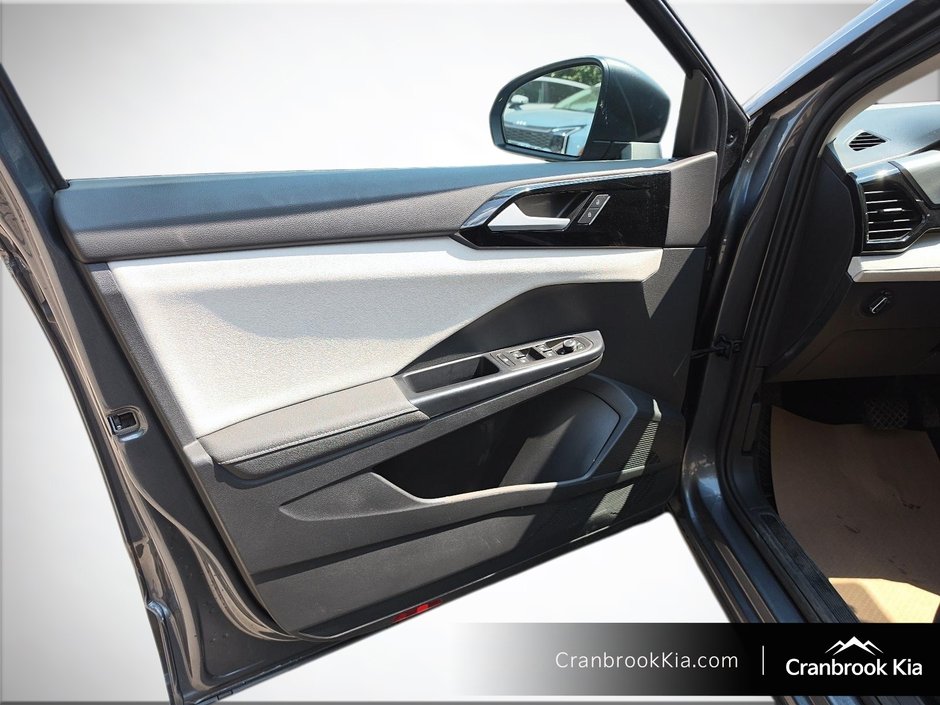 2025 Volkswagen Taos Trendline-10