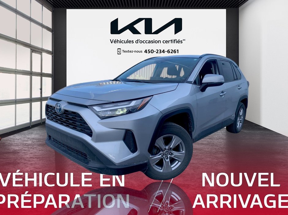 2023  RAV4 Hybrid XLE, 8 PNEUS, JAMAIS ACCIDENTÉ, TOIT, AWD in Mirabel, Quebec