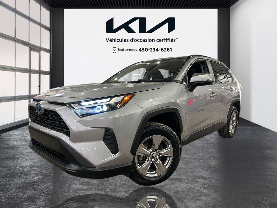 RAV4 Hybrid XLE, 8 PNEUS, JAMAIS ACCIDENTÉ, TOIT, AWD 2023 à Mirabel, Québec