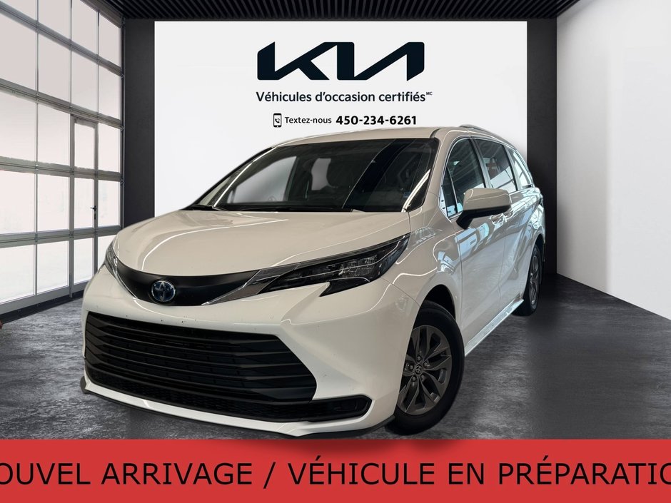 2025 Toyota Sienna LE HYBRIDE, JAMAIS ACCIDENTÉ, 8 PASSAGERS, AWD in Mirabel, Quebec
