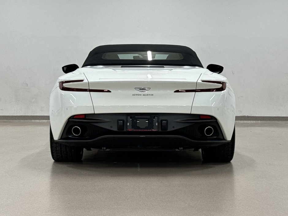 Aston Martin DB11 V8 Volante 2020-29