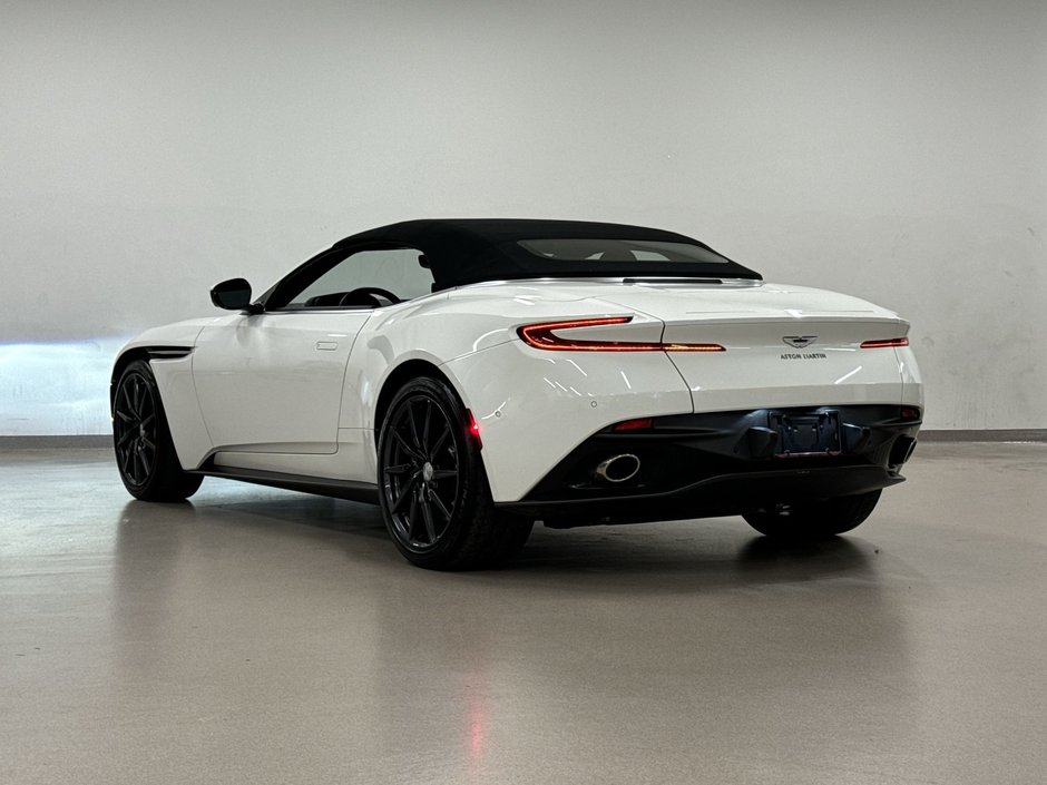 Aston Martin DB11 V8 Volante 2020-13