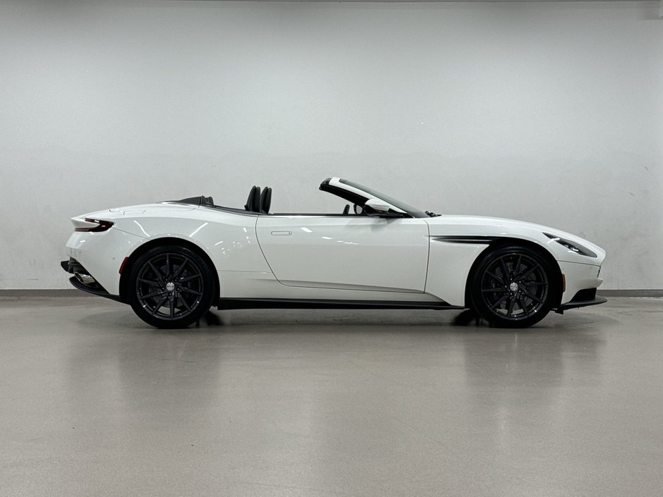 Aston Martin DB11 V8 Volante 2020-8