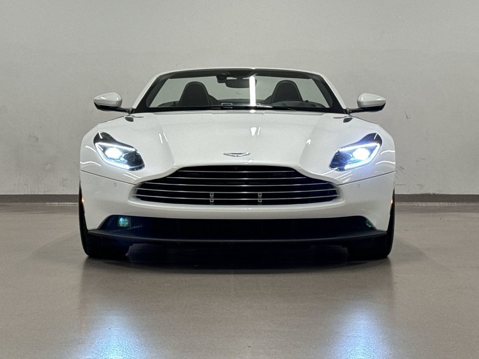 Aston Martin DB11 V8 Volante 2020-9