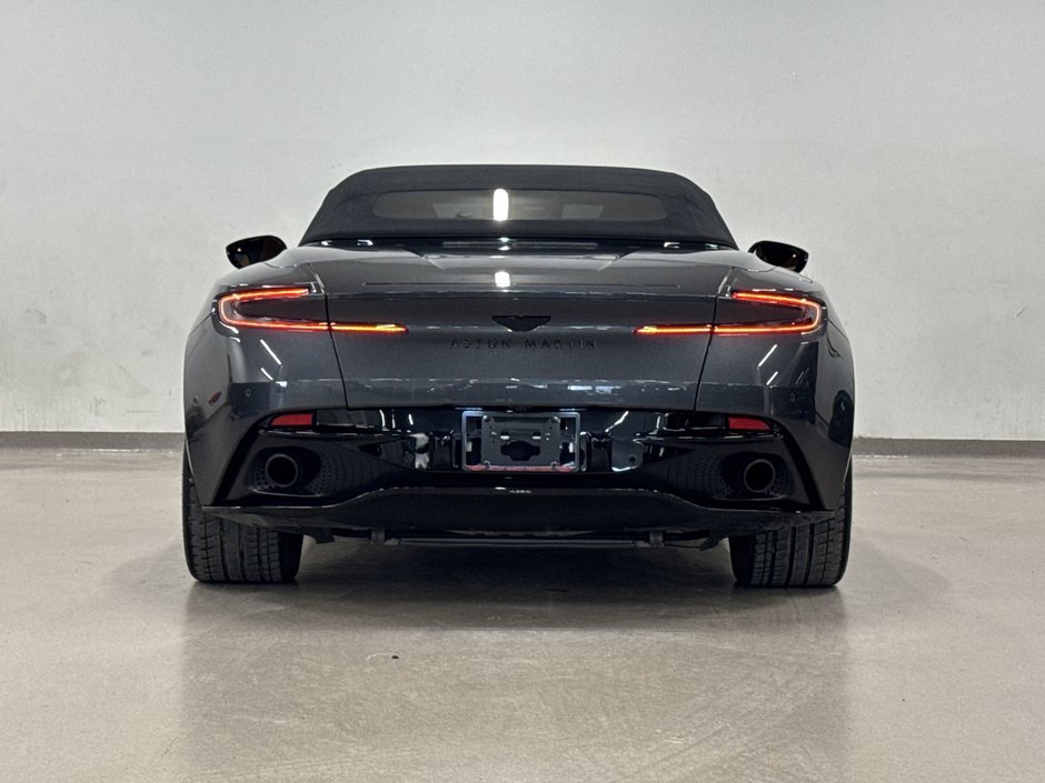 Aston Martin DB11 V8 Volante 2022-27