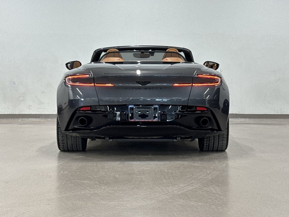 Aston Martin DB11 V8 Volante 2022-6