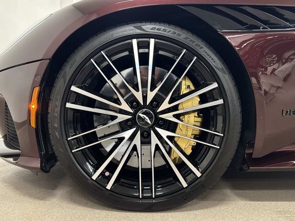 2022 Aston Martin DBS Volante-26