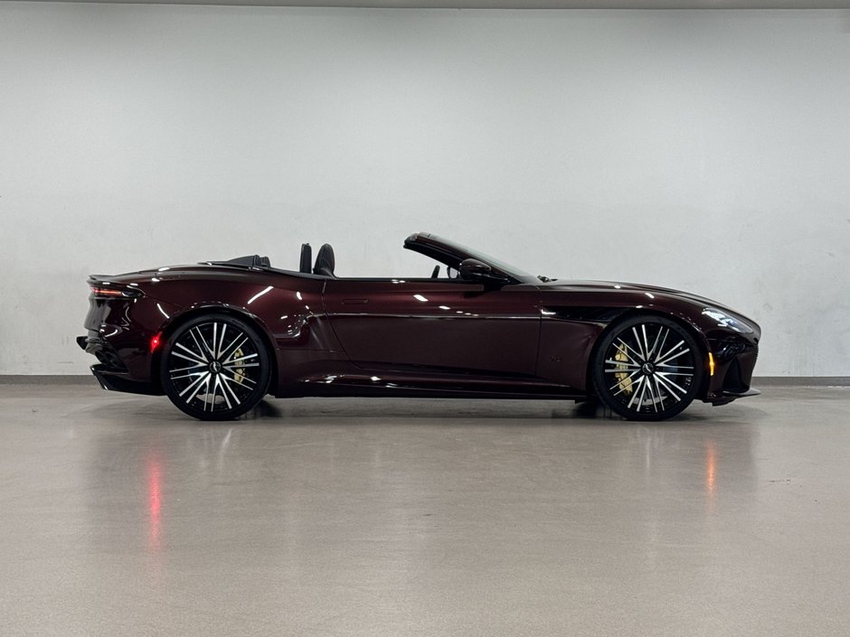 2022 Aston Martin DBS Volante-10