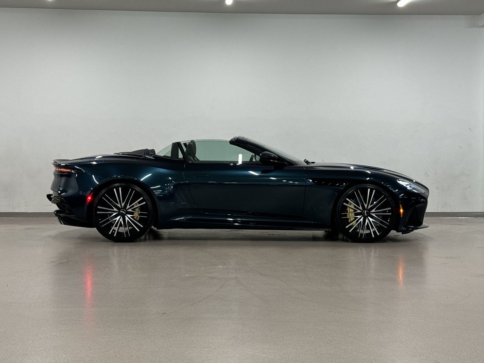 Aston Martin DBS Volante 2022-8