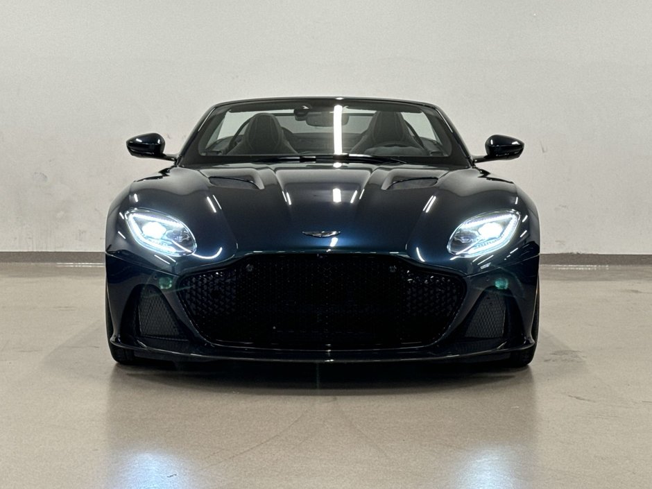 Aston Martin DBS Volante 2022-9