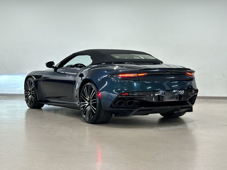 Aston Martin DBS Volante 2022-5