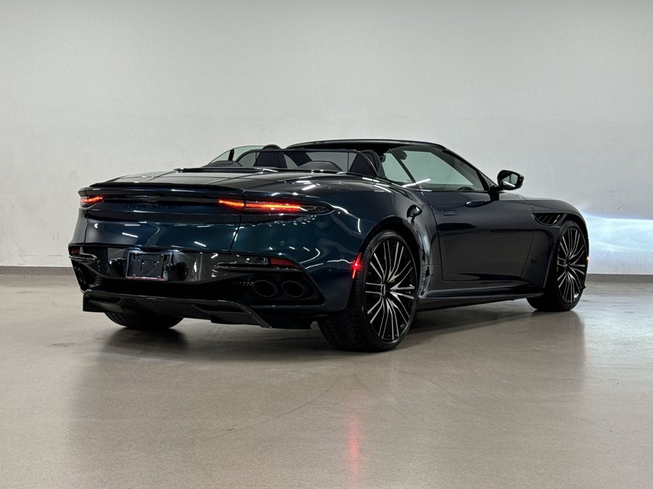 Aston Martin DBS Volante 2022-7