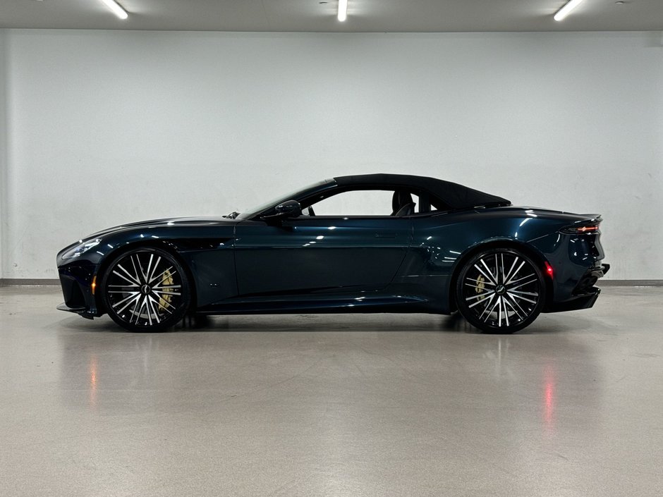 Aston Martin DBS Volante 2022-4