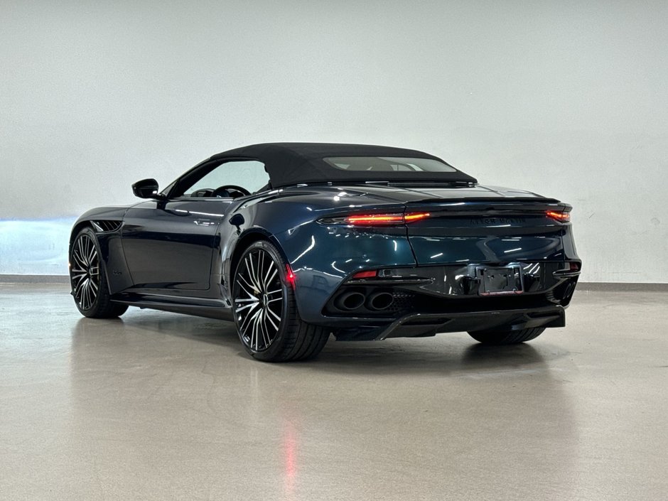 Aston Martin DBS Volante 2022-13