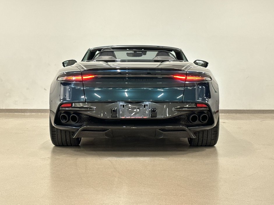 Aston Martin DBS Volante 2022-12