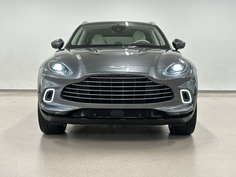 Aston Martin DBX  2021-6