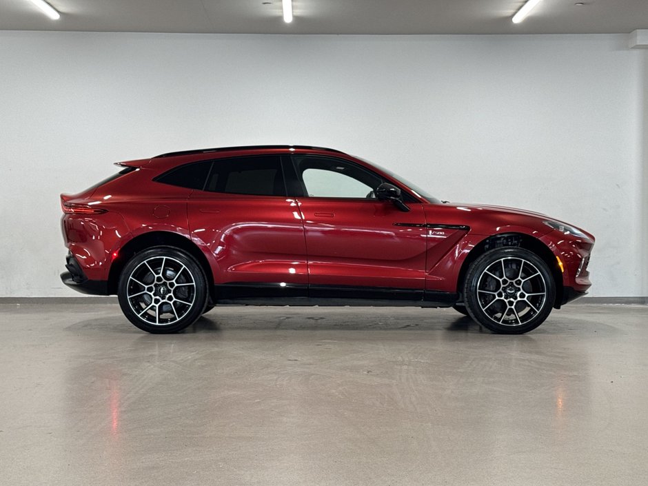 2021 Aston Martin DBX-10