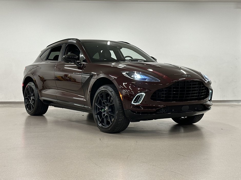 Aston Martin DBX  2021-8