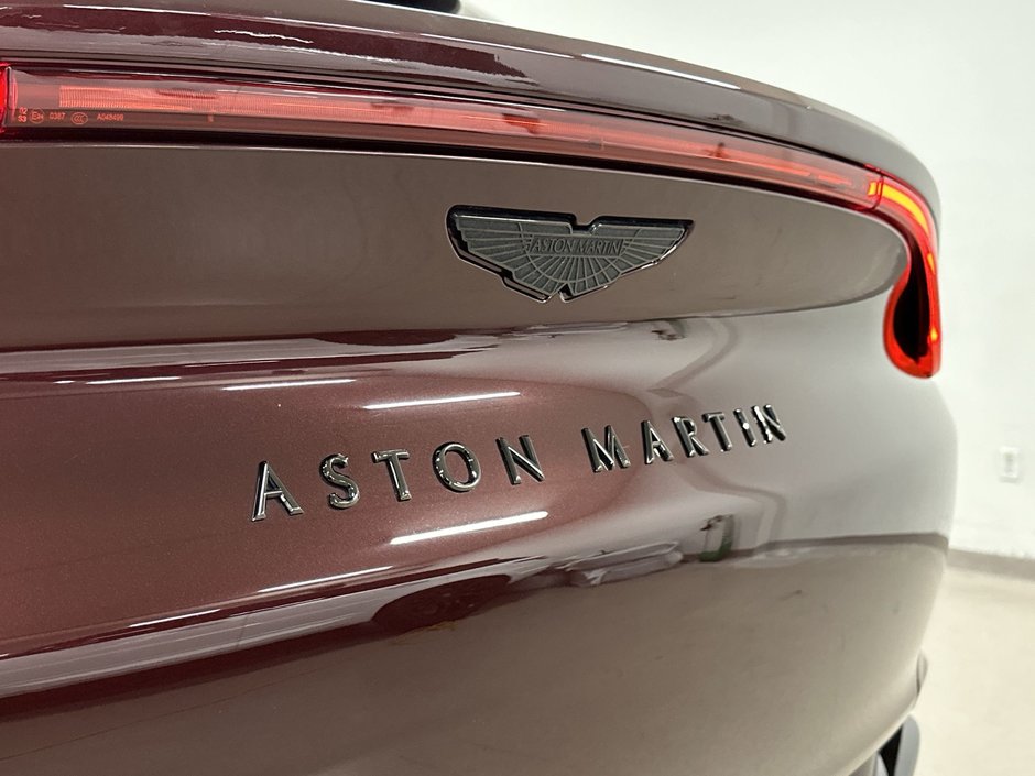 Aston Martin DBX  2021-23