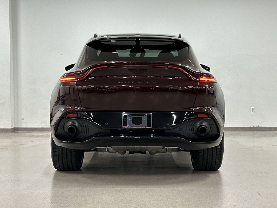 Aston Martin DBX  2021-12