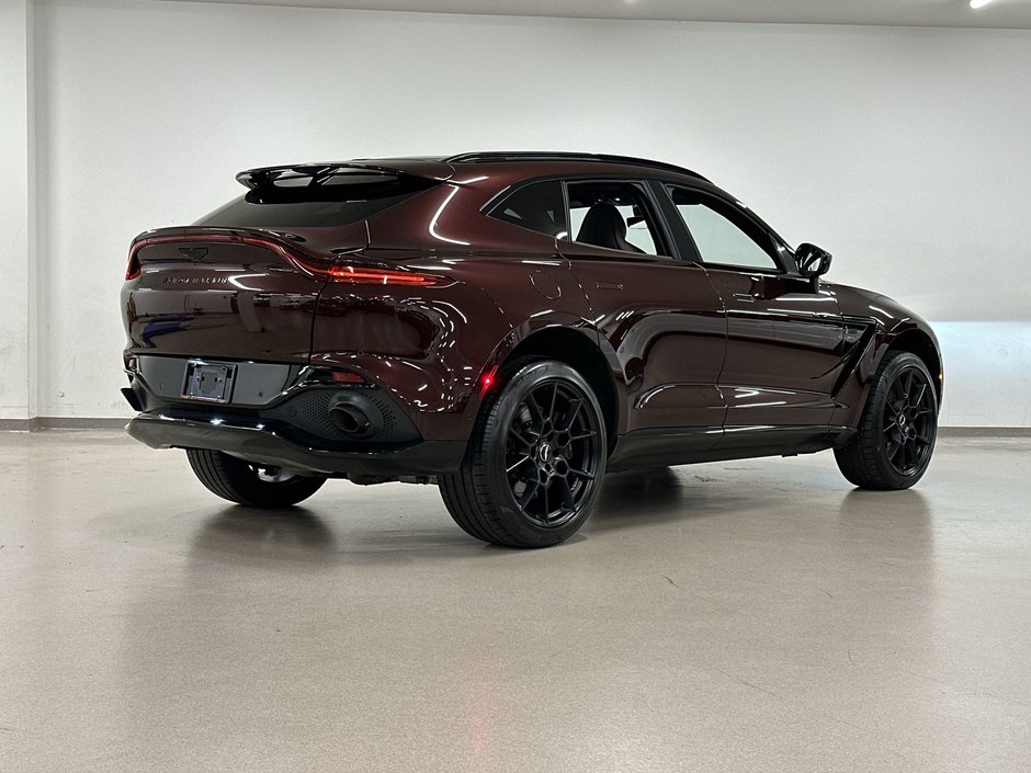 Aston Martin DBX  2021-4