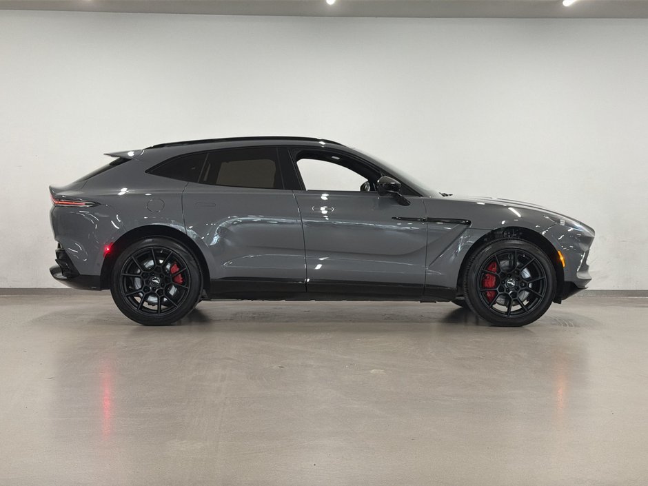 2021 Aston Martin DBX-8