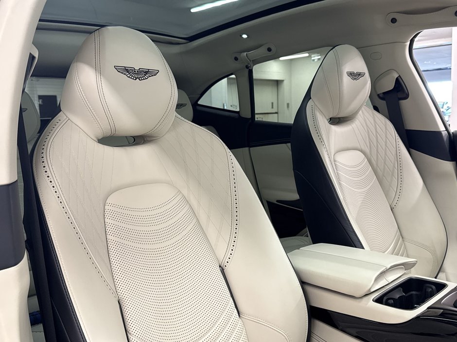 Aston Martin DBX  2022-23