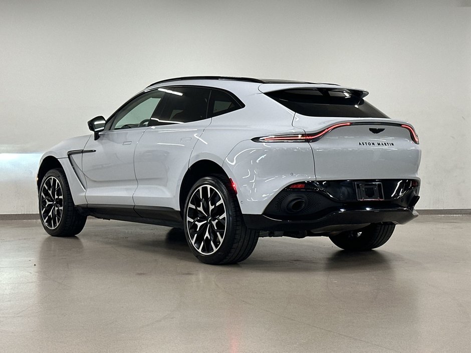 Aston Martin DBX  2022-13