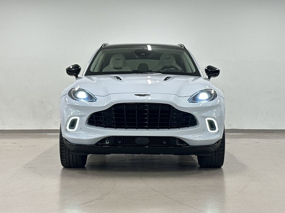 Aston Martin DBX  2022-9