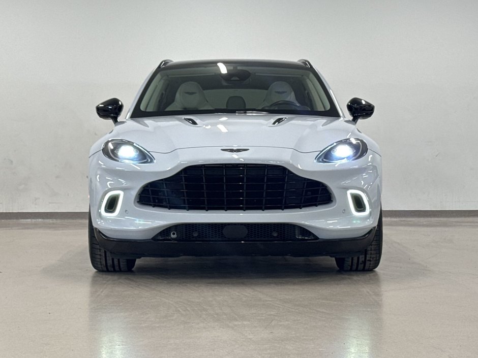 Aston Martin DBX  2022-9