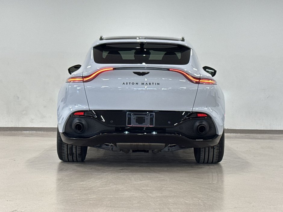 Aston Martin DBX  2022-6