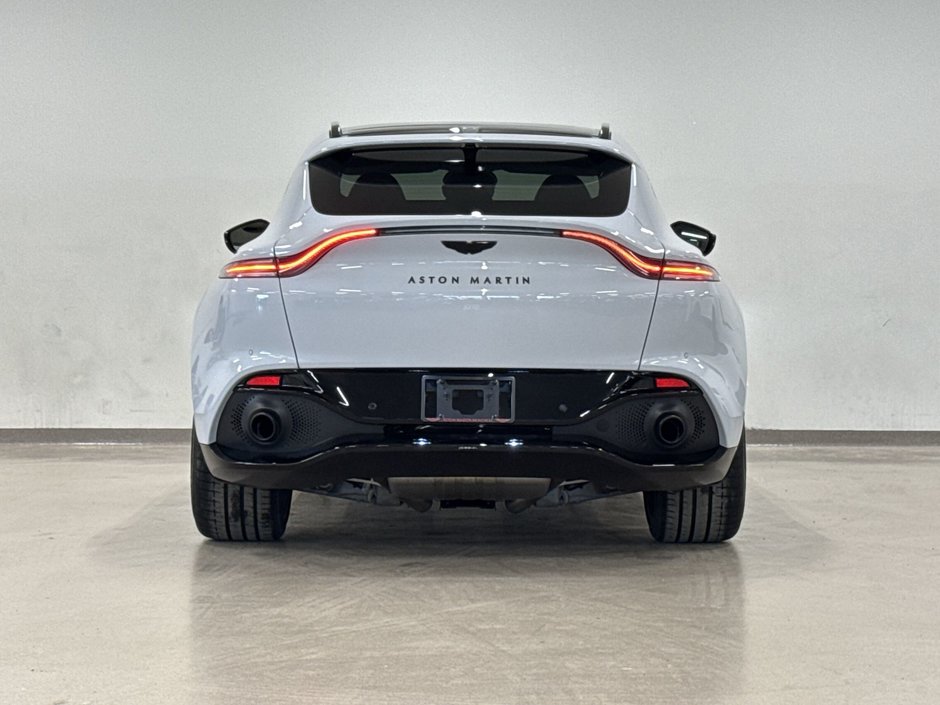 Aston Martin DBX  2022-11