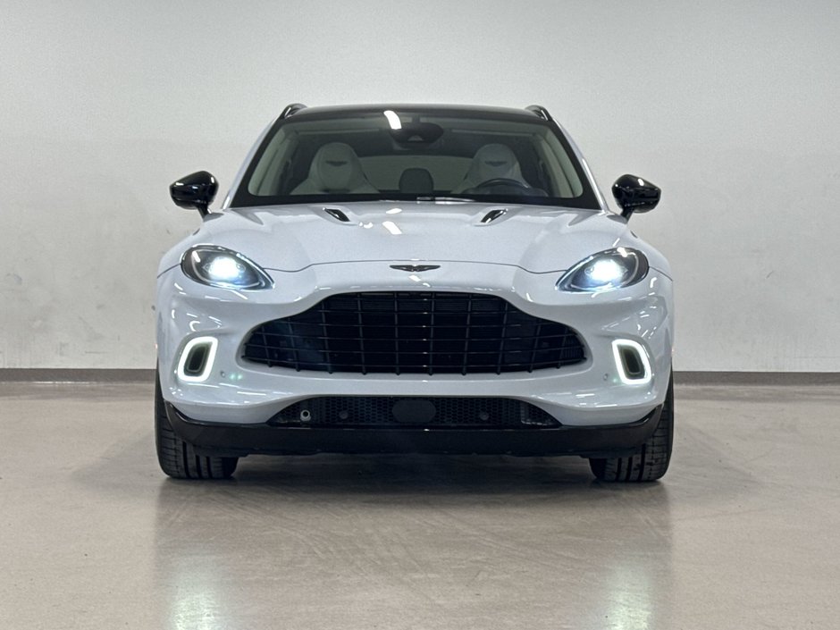Aston Martin DBX  2022-2
