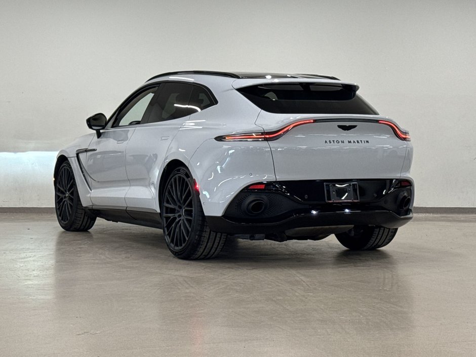 Aston Martin DBX  2022-12