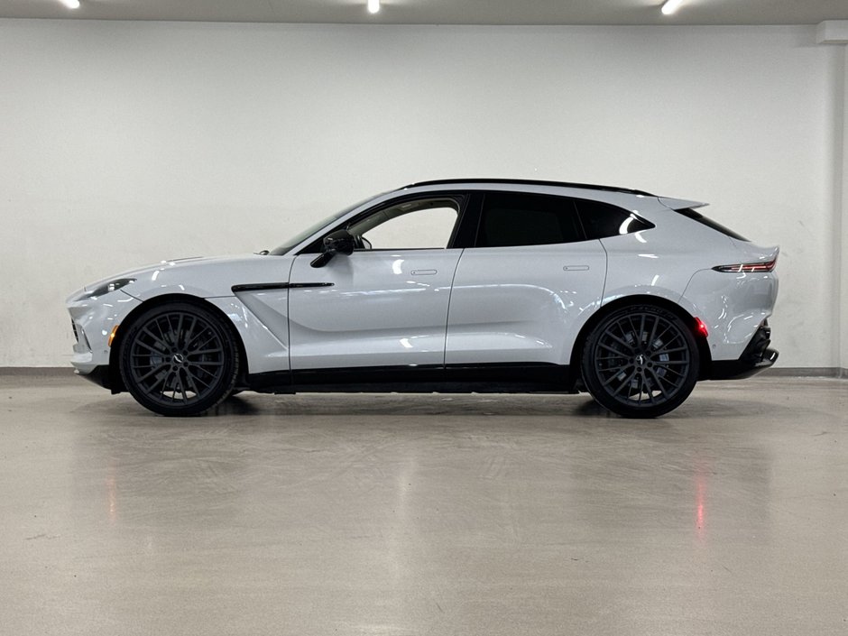 Aston Martin DBX  2022-4