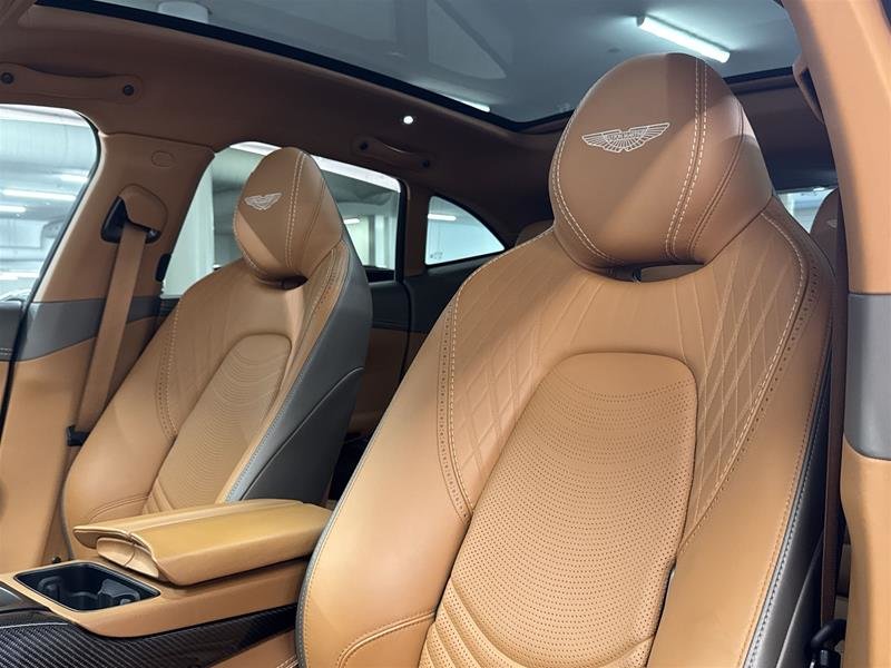 2022 Aston Martin DBX-8