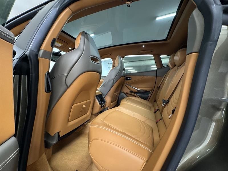 2022 Aston Martin DBX-15