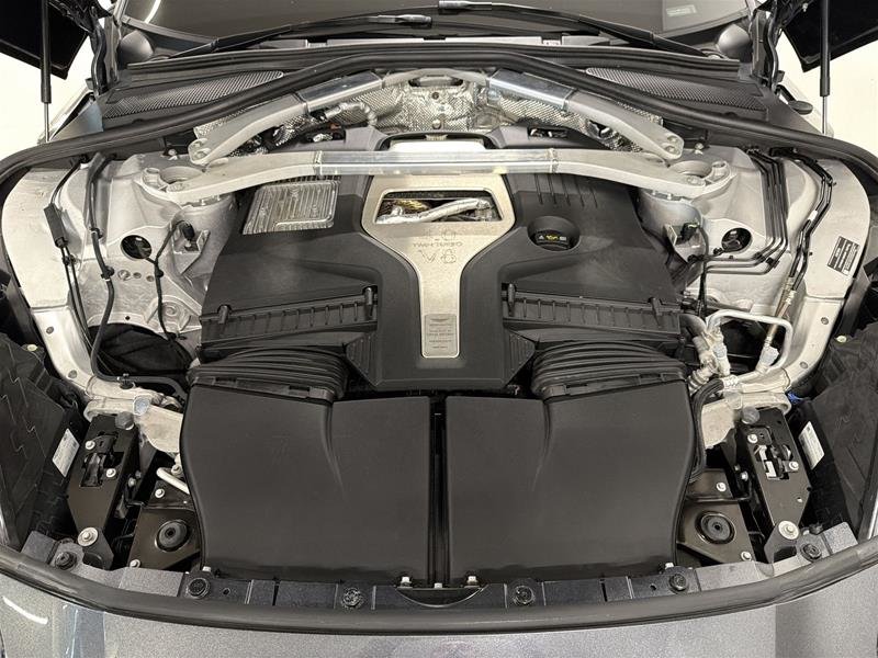 Aston Martin DBX  2023-17