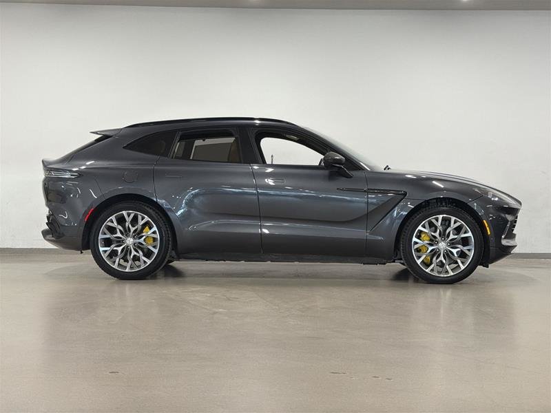 Aston Martin DBX  2023-2