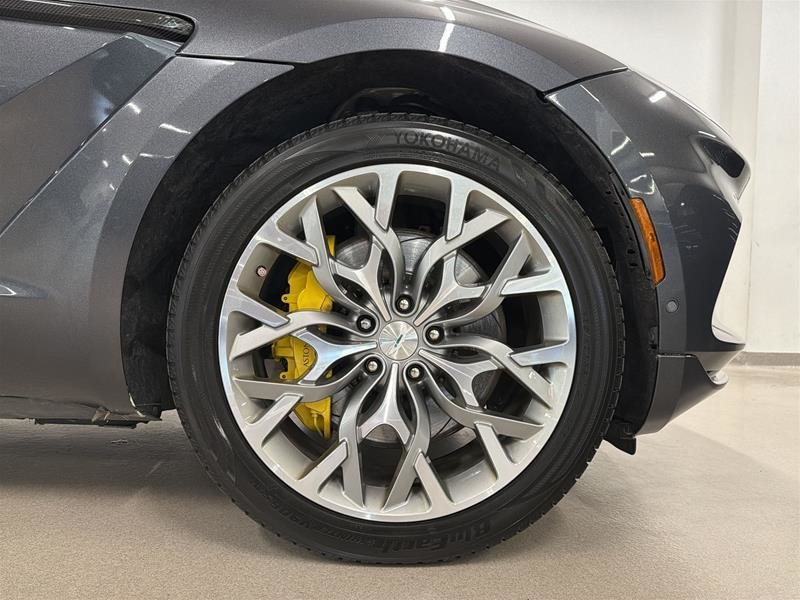 Aston Martin DBX  2023-18