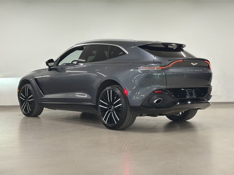 Aston Martin DBX  2023-5