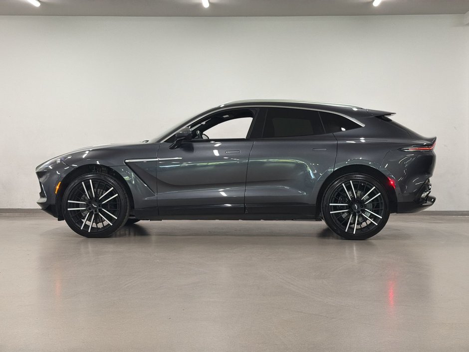 Aston Martin DBX  2023-11